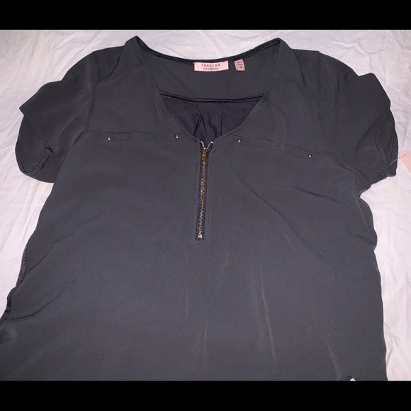 Small Zip up Gray Blouse - Picture 3 of 8